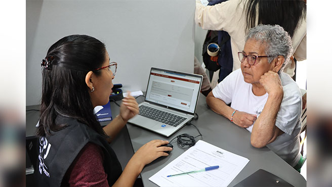 En el nuevo vehículo donde funciona la Unidad de Atención de Quejas Itinerante de la Autoridad Nacional de Control del Poder Judicial se atienden a personas en condición de vulnerabilidad