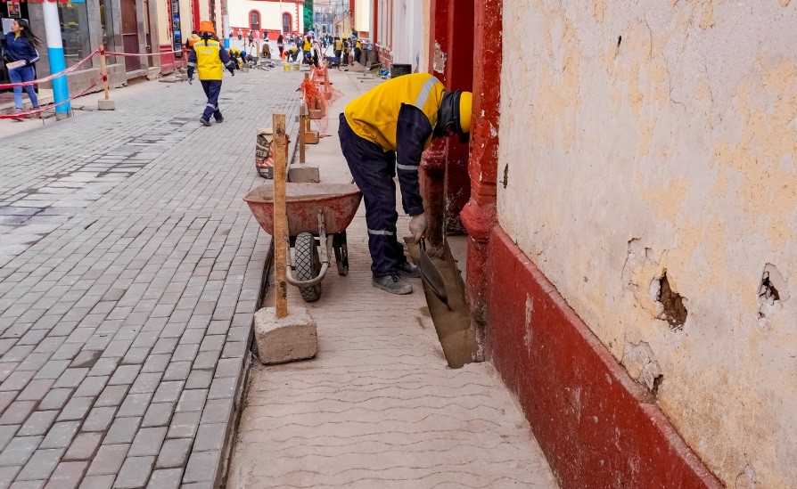 Trabajo conjunto entre la Municipalidad de Puno y el Ministerio de Cultura para la preservación de pórticos de piedra en viviendas