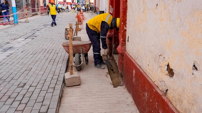 Trabajo conjunto entre la Municipalidad de Puno y el Ministerio de Cultura para la preservación de pórticos de piedra en viviendas 