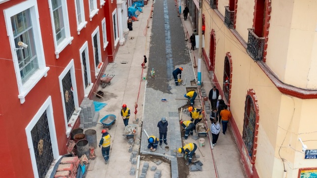 Continúan los trabajos en la Plaza Mayor de Puno: Mejoras en 13 cuadras del centro histórico