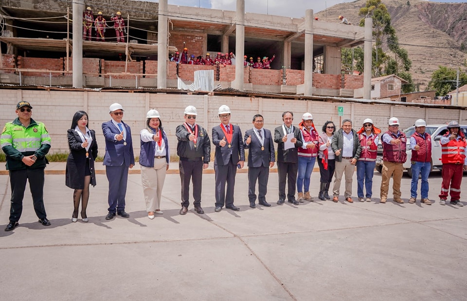 Presidente del Poder Judicial supervisó avance de la construcción de la sede judicial de Quispicanchi