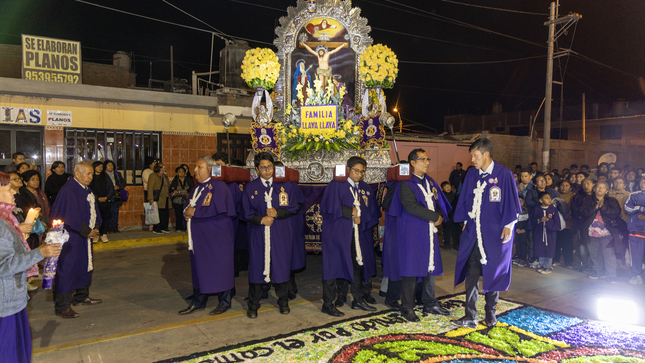 Municipalidad Distrital de Chilca rindió homenaje a la sagrada imagen del Señor de los Milagros.