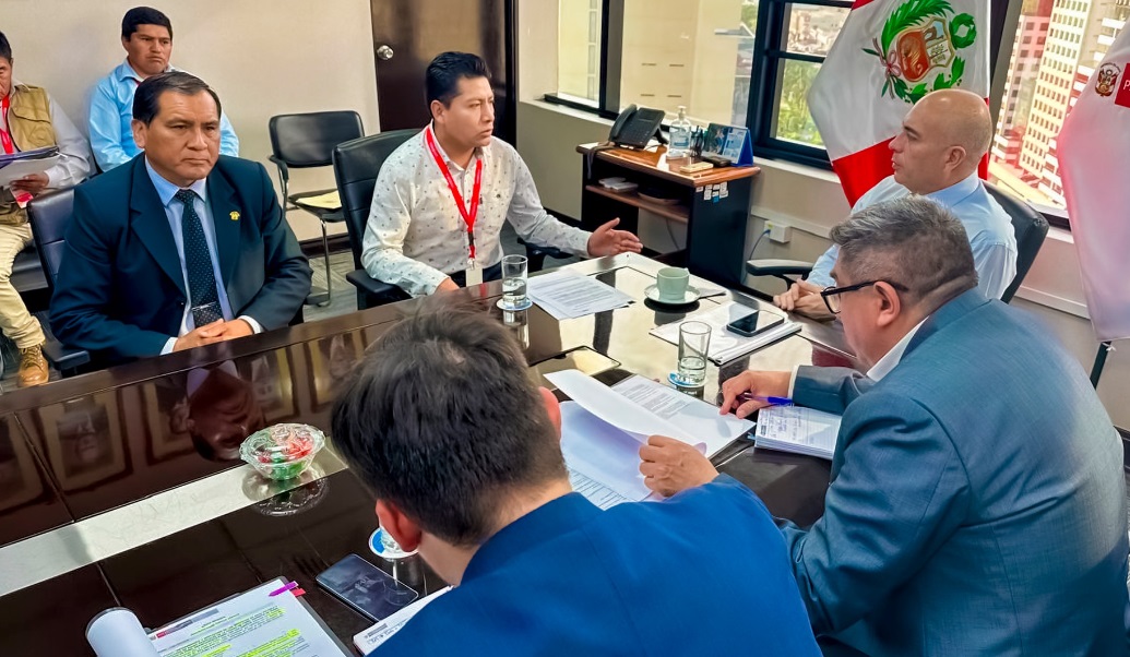 Alcalde provincial sostuvo reunión con representante del Ministerio de Vivienda sobre el Convenio 025 para su financiamiento