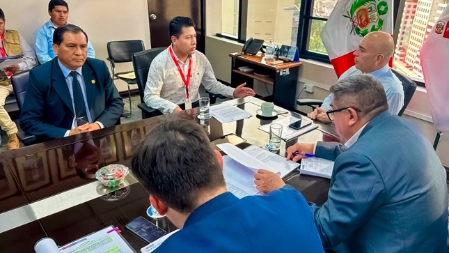 Alcalde provincial sostuvo reunión con representante del Ministerio de Vivienda sobre el Convenio 025 para su financiamiento