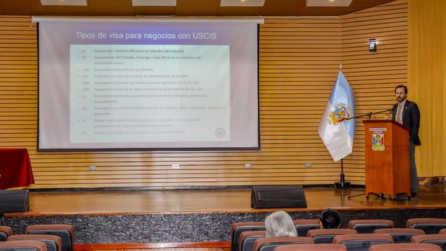 Exitosa charla informativa sobre procedimientos de visa en Puno