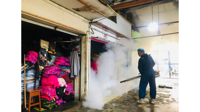 Gestión municipal fumigó y desratizó centros de abastos.