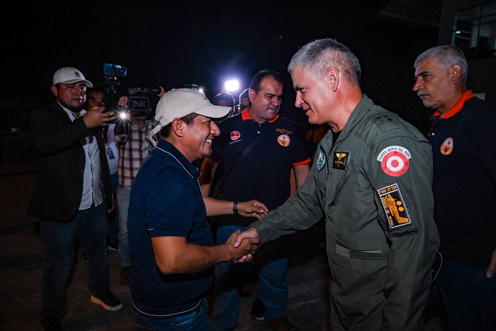 Gobernador Dr. René Chávez supervisa ayuda humanitaria e inicia trabajo de planificación en el COER