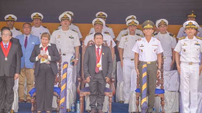 Gobernador Dr. René Chávez participa en ceremonia por los 203 años de creación de la Marina  de Guerra del Perú
