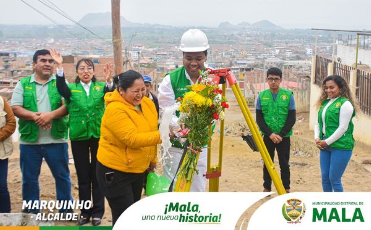 Colocación de Primero Piedra de la Obra "Creación del Servicio de Espacios Públicos Urbanos en la Calle Porvenir Norte"