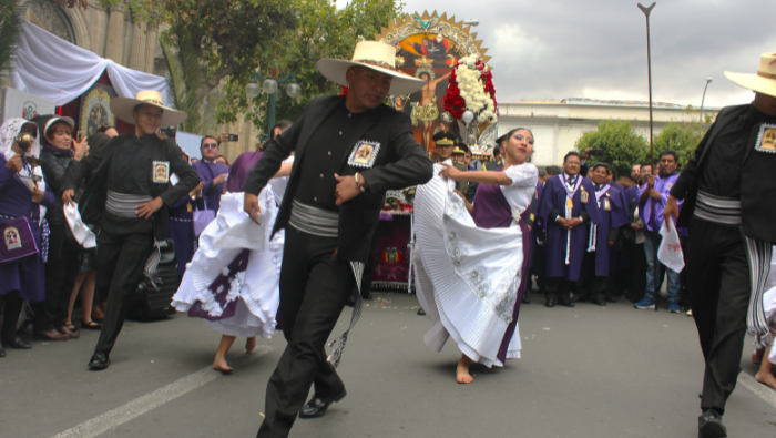 La Embajada del Perú en Bolivia y el Consulado General del Perú en La Paz rinden homenaje al Señor de los Milagros