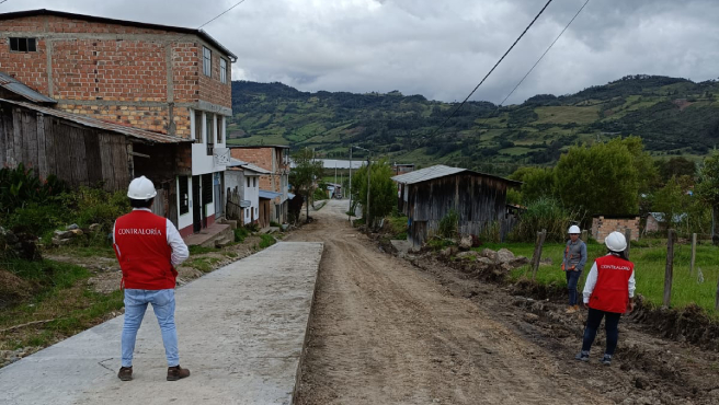 Amazonas.– La Contraloría General de la República detectó que la Municipalidad Distrital de Florida realizó un adelanto irregular de S/ 1 928 891.34 a la empresa encargada de ejecutar la obra “Creación de pistas y veredas de los barrios San Antonio y San Lucas en la localidad de Pomacochas”, utilizando un fideicomiso, una figura legal no contemplada en las bases integradas del proyecto.