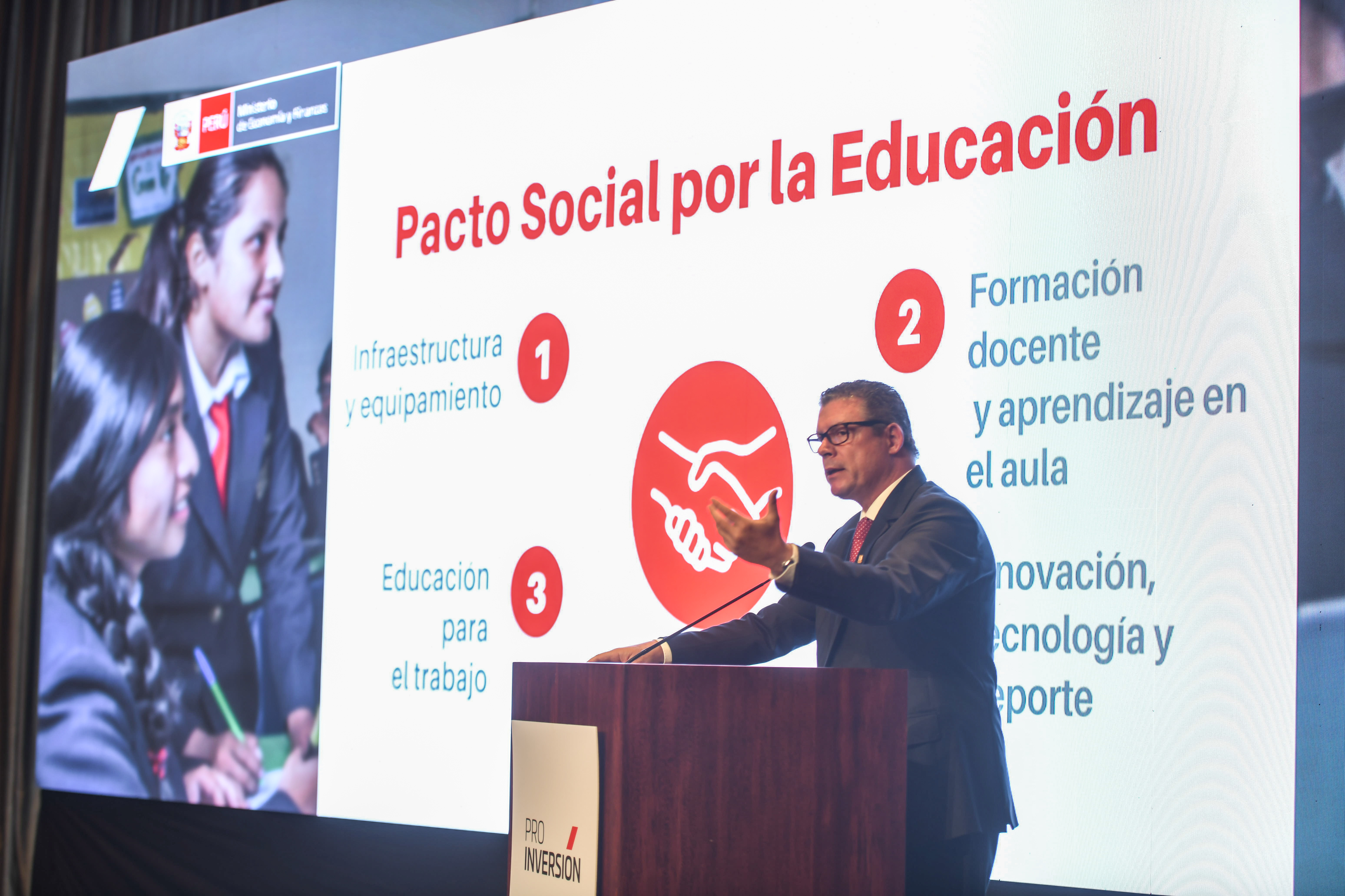 Proyectos se ejecutarán con aporte del sector privado en el marco del Pacto Social por la Educación.