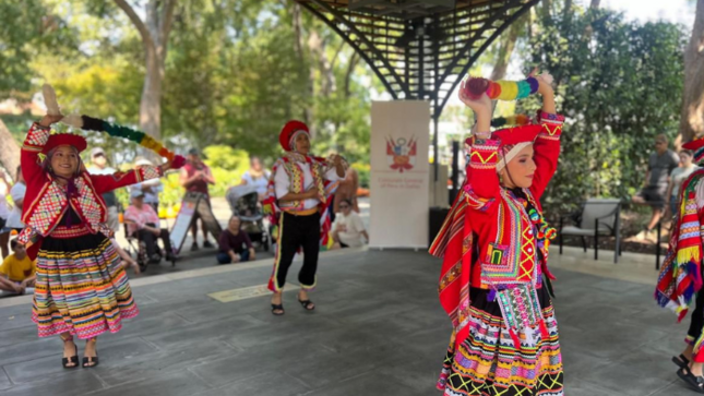 Consulado peruano celebra el Mes de la Herencia Hispana con exhibiciones culturales en el Jardín Botánico de Dallas