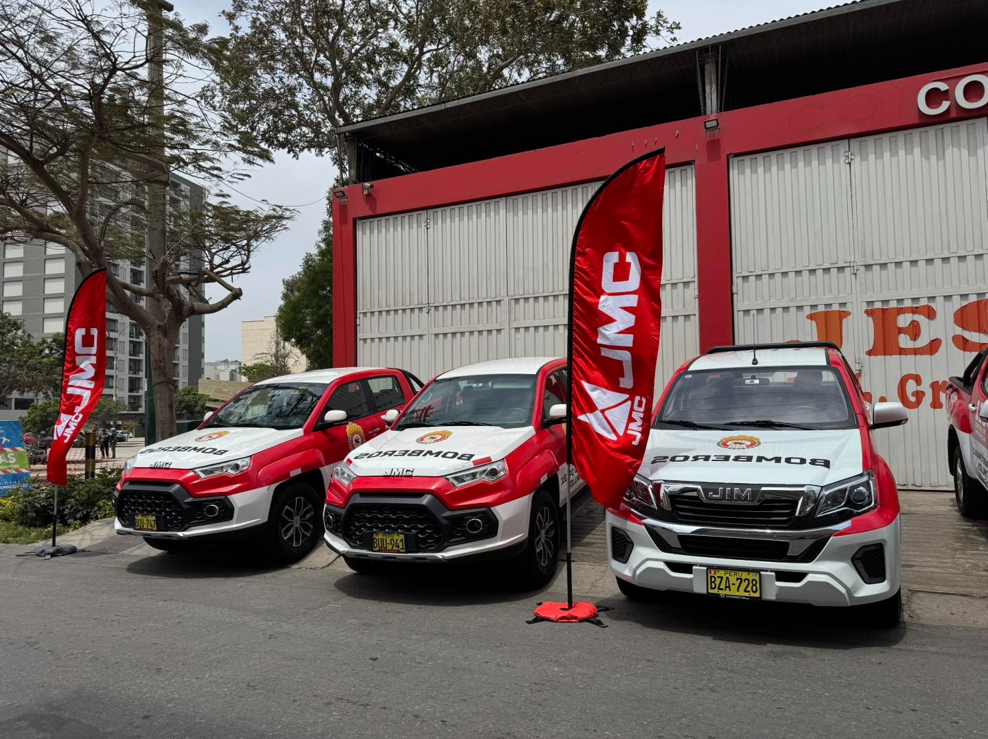 Gildemeister entrega a bomberos voluntarios camionetas para fortalecer capacidad operativa