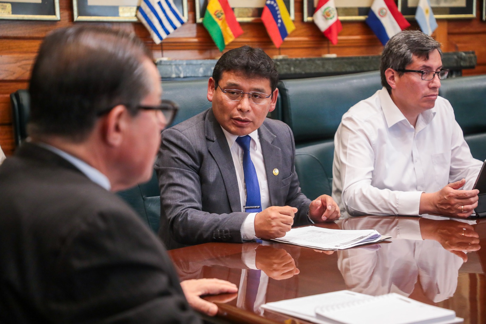 Promover el fortalecimiento de atención para reducir las brechas en recursos humanos en los establecimientos de salud del Bajo Urubamba, provincia de La Convención, son parte de los acuerdos arribados en la mesa técnica que impulsó el Ministerio de Salud (Minsa) con el Gobierno Regional Cusco y autoridades locales del distrito convenciano de Megantoni.