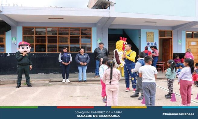 π« La Municipalidad Provincial de Cajamarca, a travΓ©s de la Gerencia de Turismo y Cultura, ha organizado una jornada de sensibilizaciΓ³n cultural en nuestra comunidad con el objetivo de fomentar el respeto y cuidado de nuestro valioso patrimonio cultural.
π Con la presencia de la regidora Delia Elena Tafur Herrera, la PolicΓa Nacional del PerΓΊ y la empresa Layconsa, se brindΓ³ informaciΓ³n sobre los servicios que ofrece la Gerencia, los principales lugares turΓsticos de la regiΓ³n y se entregΓ³ el libro "Carnaval, la fiesta mΓ‘s alegre del PerΓΊ". Asimismo, los asistentes, especialmente los niΓ±os y jΓ³venes, disfrutaron del Polishow.
π Estas iniciativas buscan fomentar el orgullo y la preservaciΓ³n de nuestro patrimonio cultural.
π Β‘Con Joaquin RamΓrez, Cajamarca Renace!