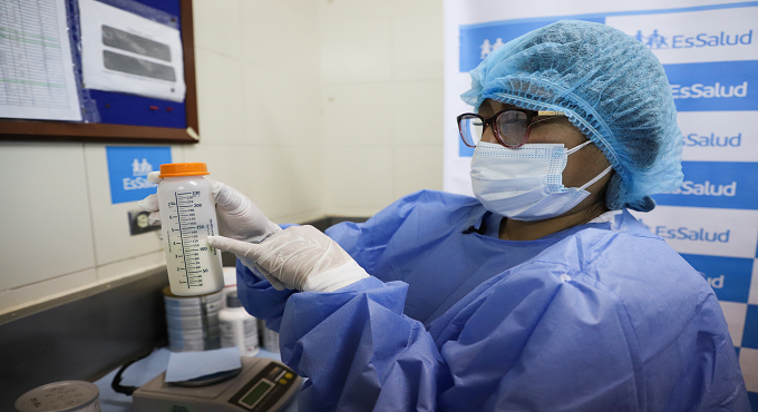 EsSalud fortalece la atención de recién nacidos prematuros con la aprobación del uso del Fortificador de Leche Materna
