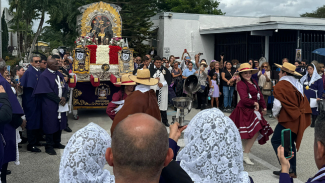 Comunidad peruana en Florida celebra con fervor las fiestas del Señor de los Milagros