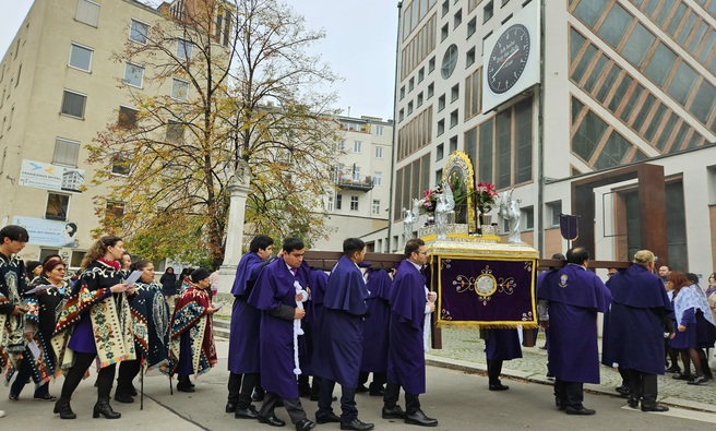 Embajada del Perú en Austria participó en la procesión y misa en homenaje al Señor de los Milagros en Viena