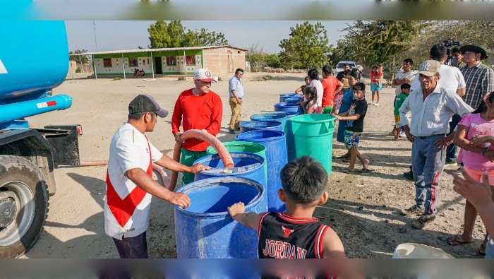 Dotan de agua a la comunidad