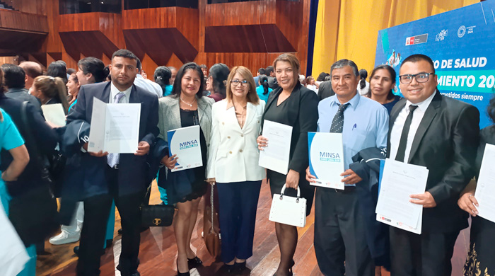 DIRIS Lima Sur: 150 trabajadores de salud reciben resolución de nombramiento y acceden a mejoras laborales