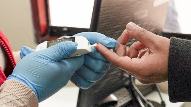 El Centro Nacional de Abastecimiento de Recursos Estratégicos en Salud (Cenares), desarrolló la Campaña de Despistaje de Diabetes Mellitus en forma gratuita.
La campaña preventiva fue organizada por la Unidad de Gestión de las Personas en coordinación con el área de Salud Ocupacional, con el objetivo de promover estilos de vida saludables, para la prevención y control de la diabetes, una enfermedad que produce la elevación del nivel de azúcar (glucosa) en la sangre. Esta afección se presenta para toda la vida, pero puede controlarse y evitar complicaciones, si son diagnosticadas a tiempo.