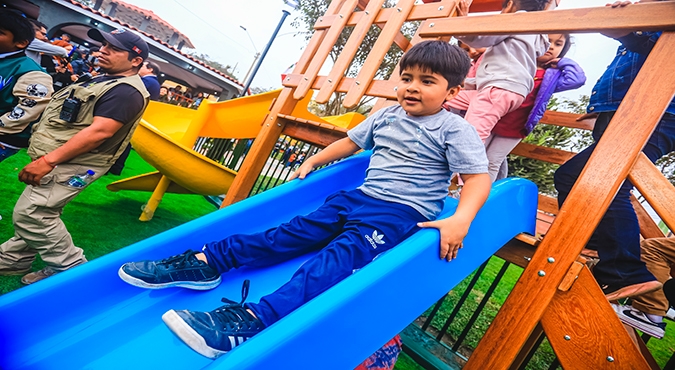 El espacio además luce nuevos juegos recreativos para los niños