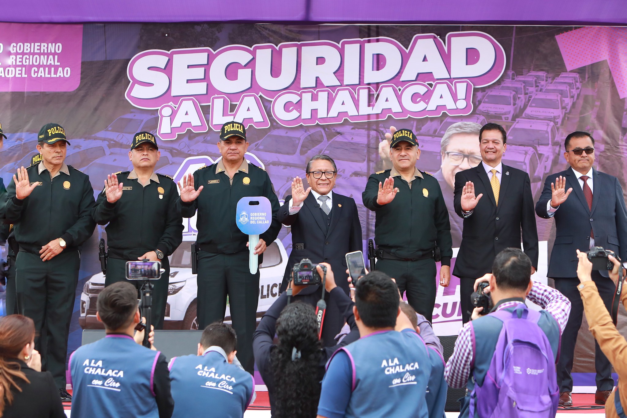 GORE CALLAO ENTREGA CAMIONETAS A LA PNP 1
