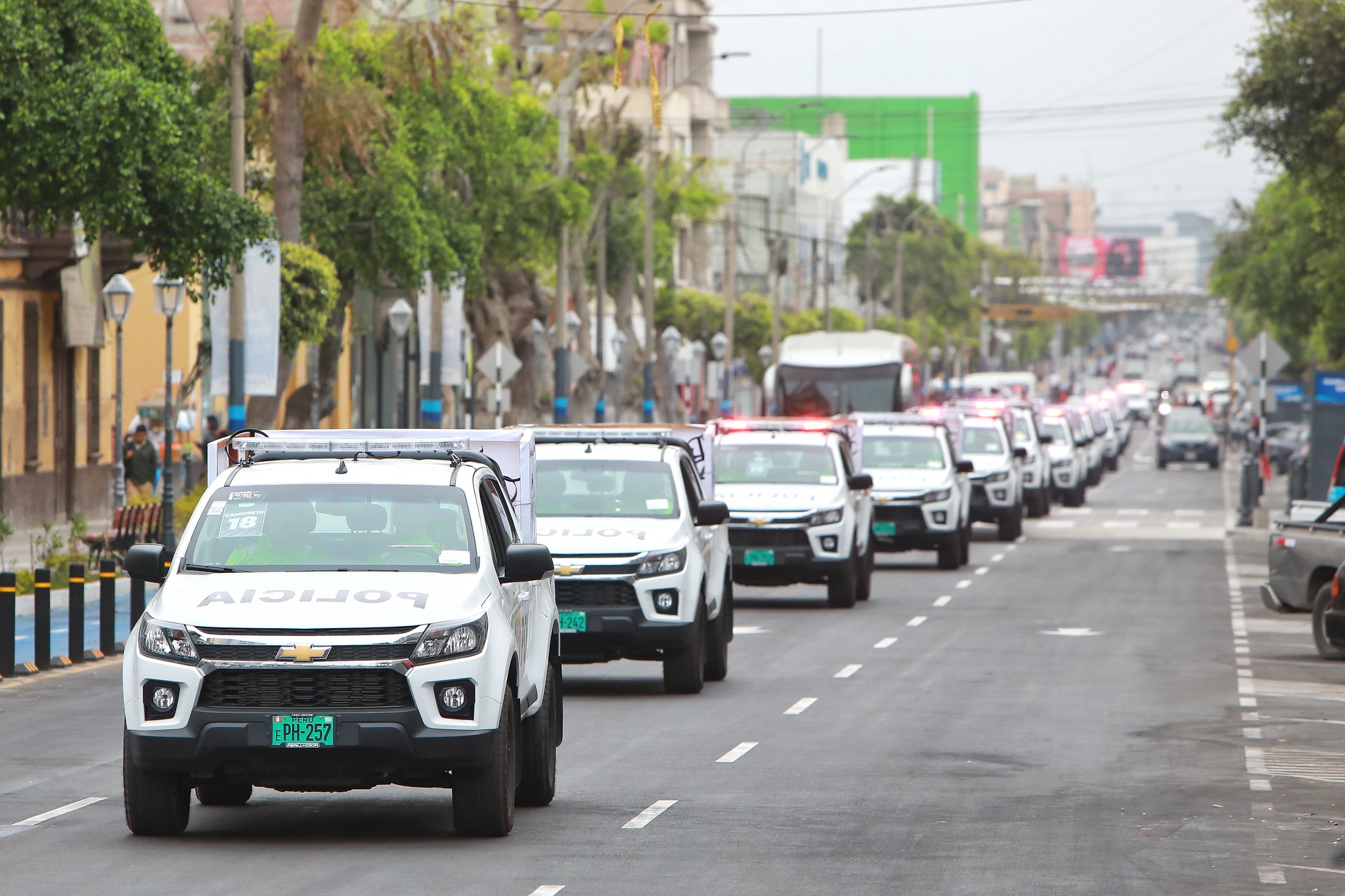 GORE CALLAO ENTREGA CAMIONETAS A LA PNP 2