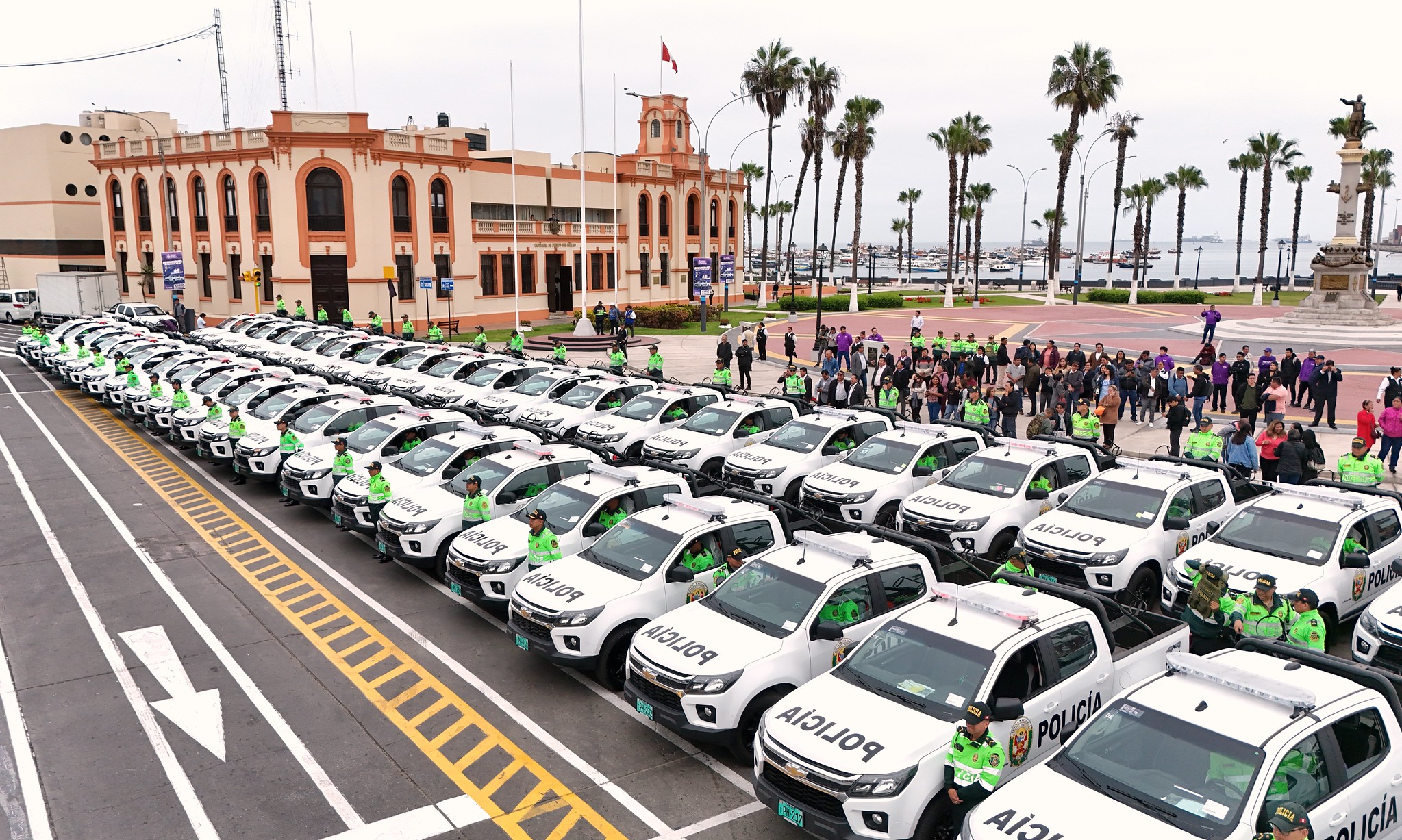 GORE CALLAO ENTREGA CAMIONETAS A LA PNP 5