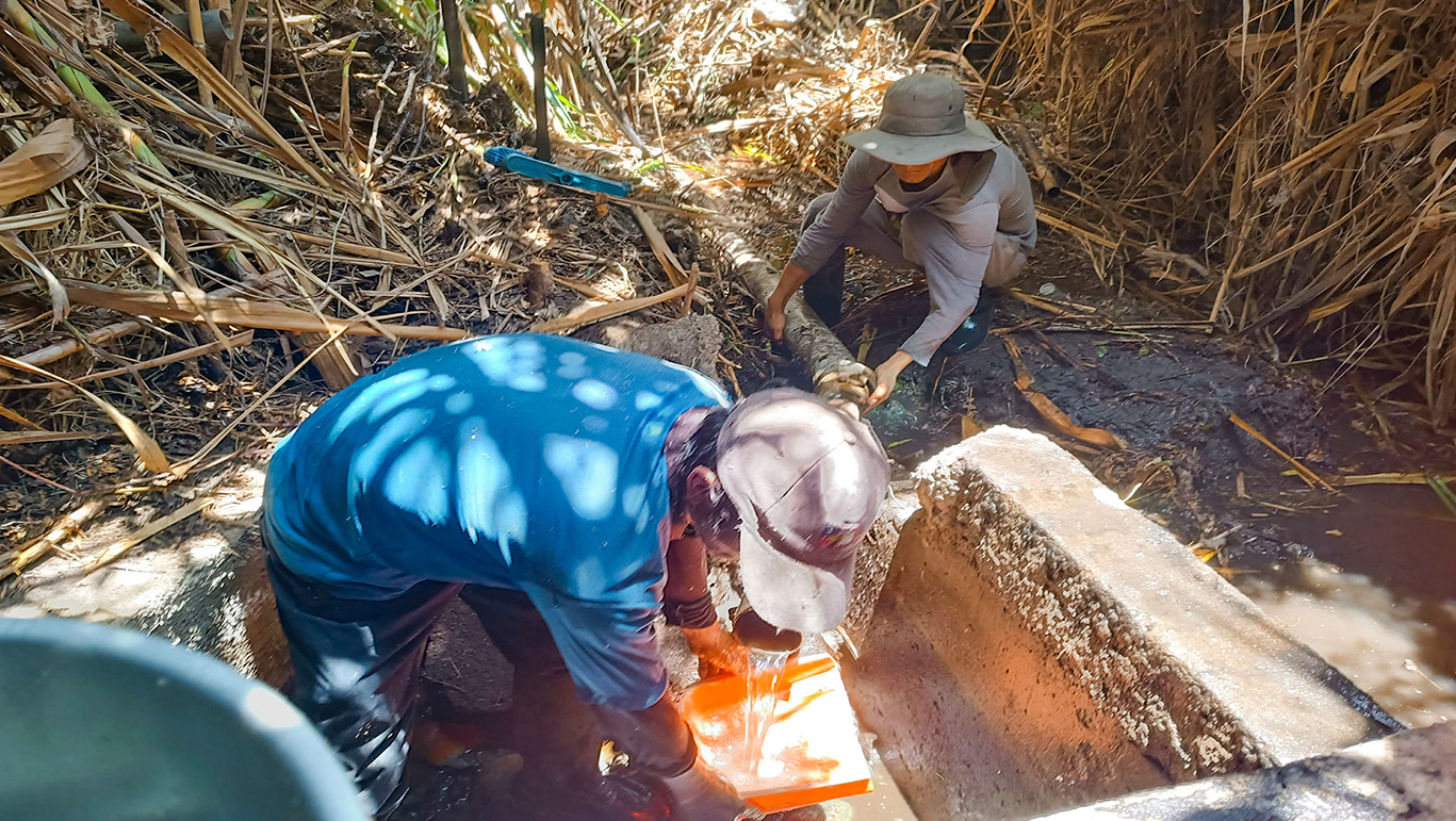 Se realiza Faena de Limpieza en Captación de Agua