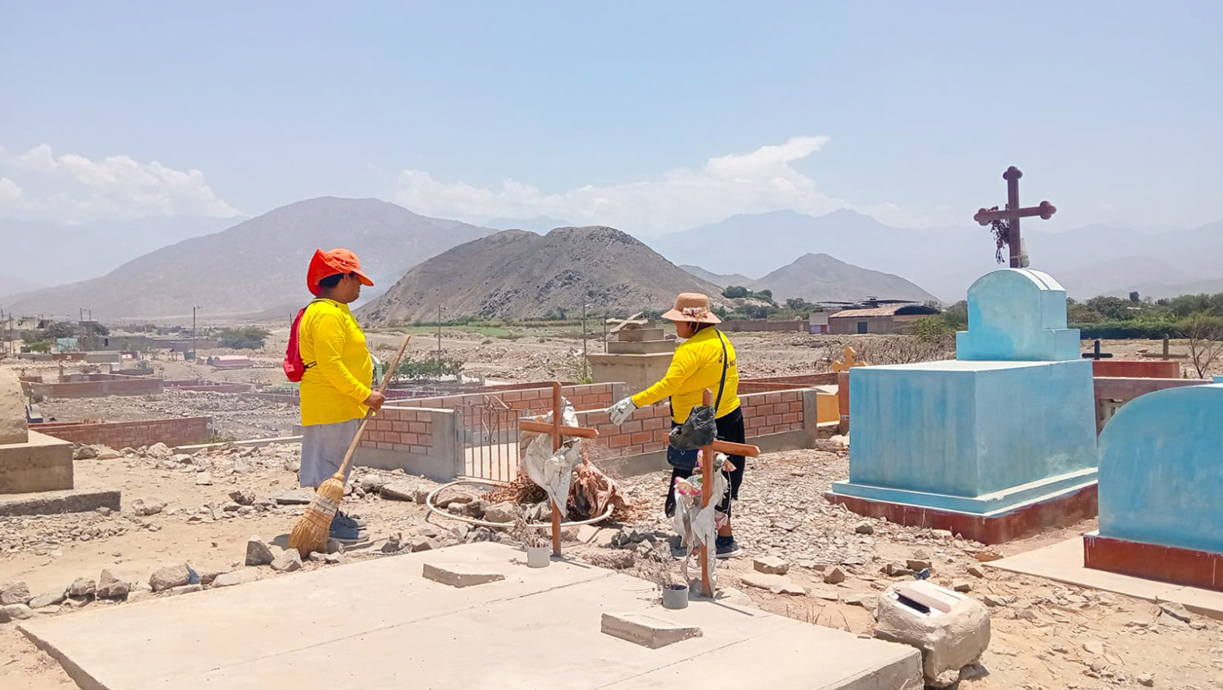 Jornada de limpieza en el Cementerio