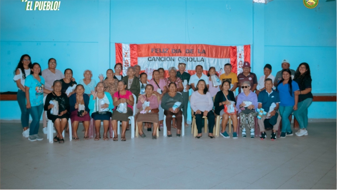 Foto Adultos mayores participan de celebración por el día de la canción criolla.