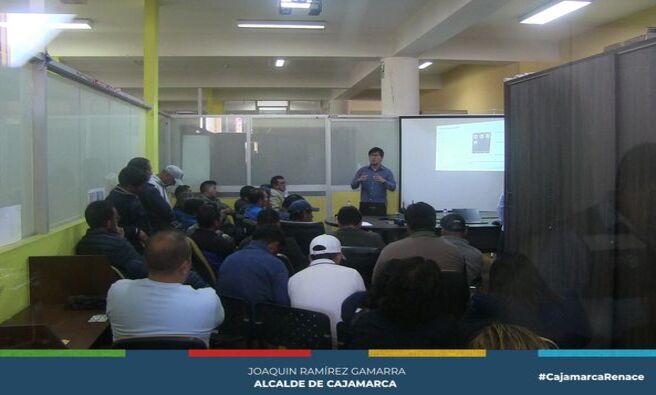 🔍 La Municipalidad Provincial de Cajamarca, en alianza con la empresa HYTERA ejecutarán el proyecto denominado "Mejoramiento y Ampliación De Los Servicios De Información, para mejorar y ampliar los servicios de información de la institución.
💰 Este proyecto, que supera los 9 millones de soles bajo la modalidad de obra por impuestos, se encuentra en su etapa final y será entregado próximamente a la comunidad cajamarquina.
💻 La capacitación del personal municipal estuvo a cargo de los ingenieros Diego Justino Fabian y Fernando Valverde Capillo, quienes instruyeron a los funcionarios sobre el manejo, la operatividad y los beneficios de las nuevas radios adquiridas. Este proyecto desempeñará un papel fundamental en la seguridad ciudadana y la comunicación entre las diferentes áreas de la municipalidad y la comunidad cajamarquina.
🧑 ¡Con Joaquin Ramírez, Cajamarca Renace!