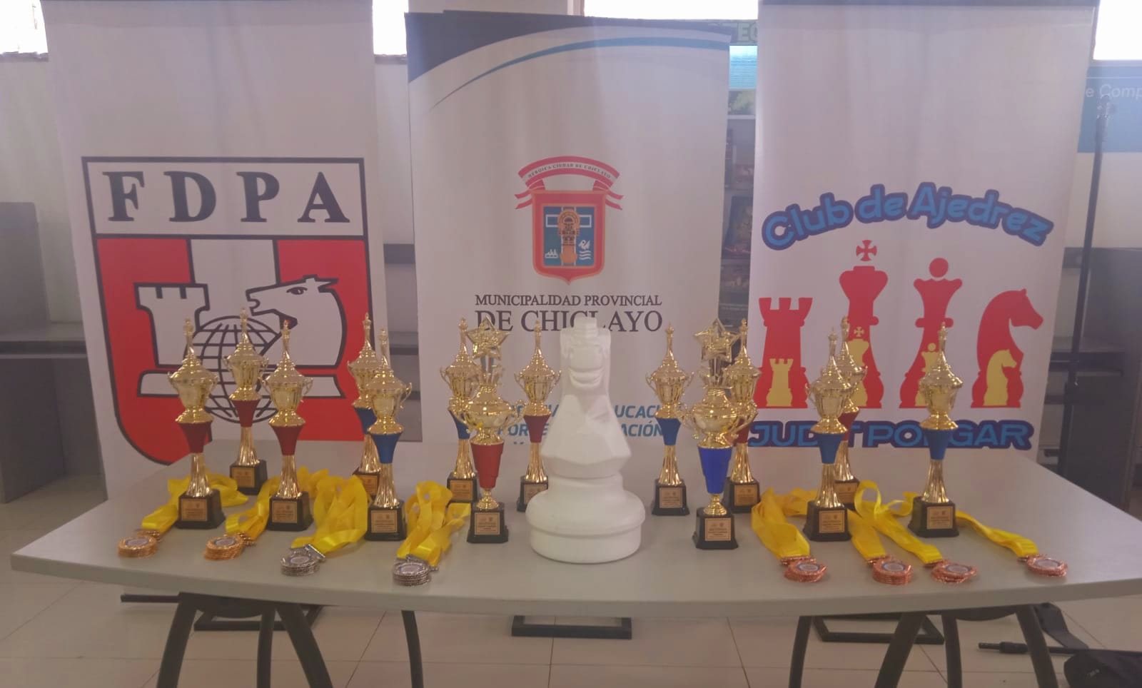 trofeo del campeonato de ajedrez