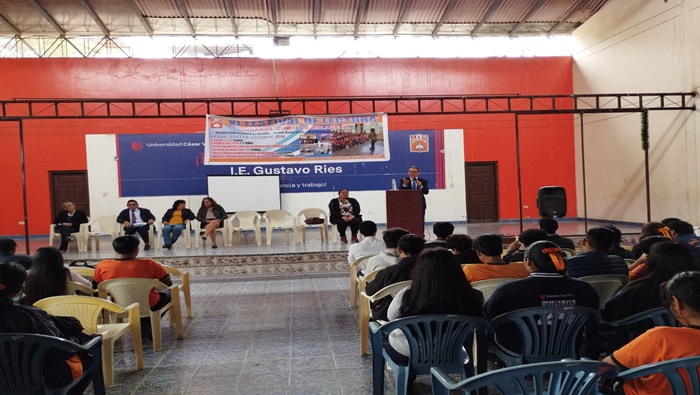 Vicepresidente del TC Helder Domínguez dio la charla académica “La Constitución en el Cole”, en colegio Gustavo Ries, en Trujillo