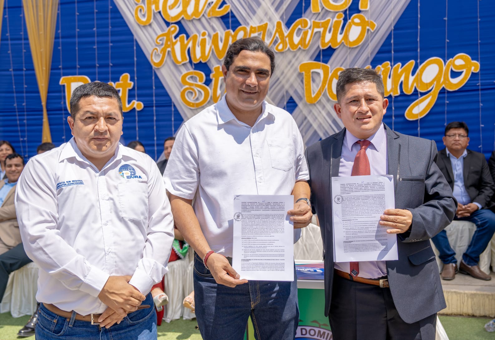 Gobernador regional se compromete a hacer realidad obra de pistas y veredas para Santo Domingo