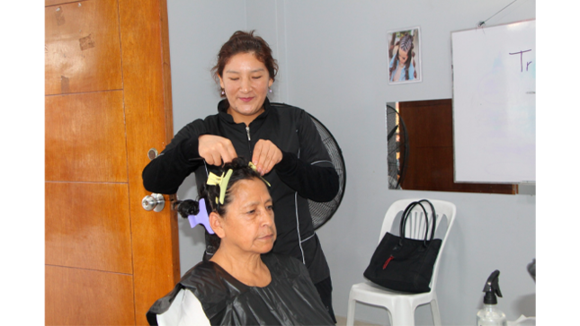 Adultos mayores recibieron atenciòn en corte de cabello