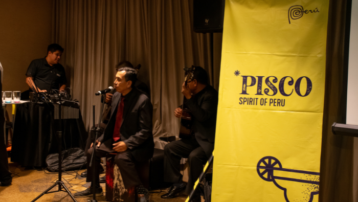 Celebración del Día de la Canción Criolla y II Pisco College en México