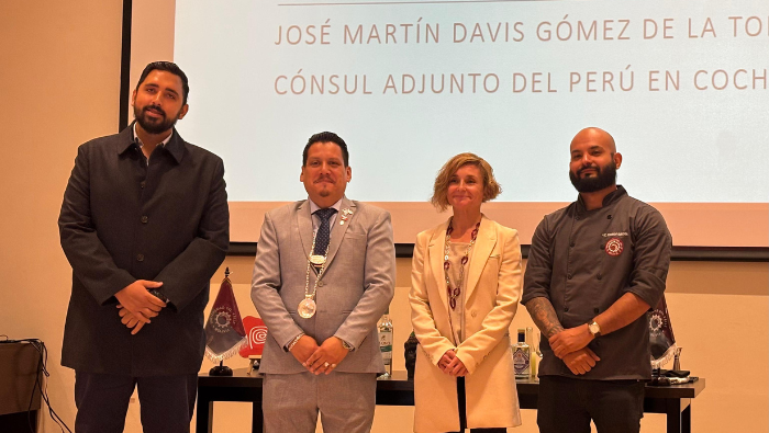 Consulado del Perú organizó seminario y taller práctico sobre pisco en universidad de Cochabamba