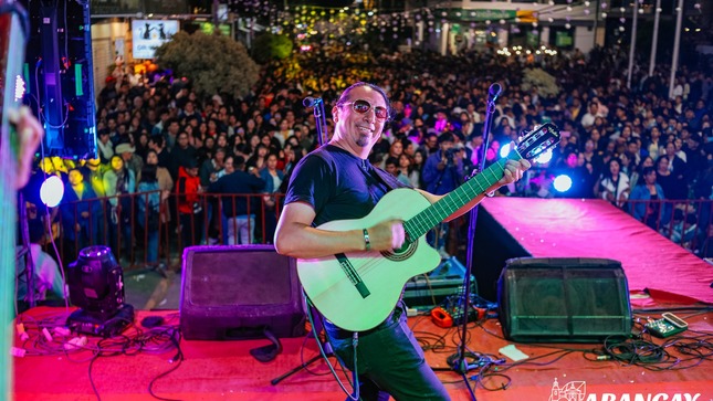 ¡Abancay Está De Fiesta! Artistas Locales Cautivan Al Público En Una Serenata Memorable.