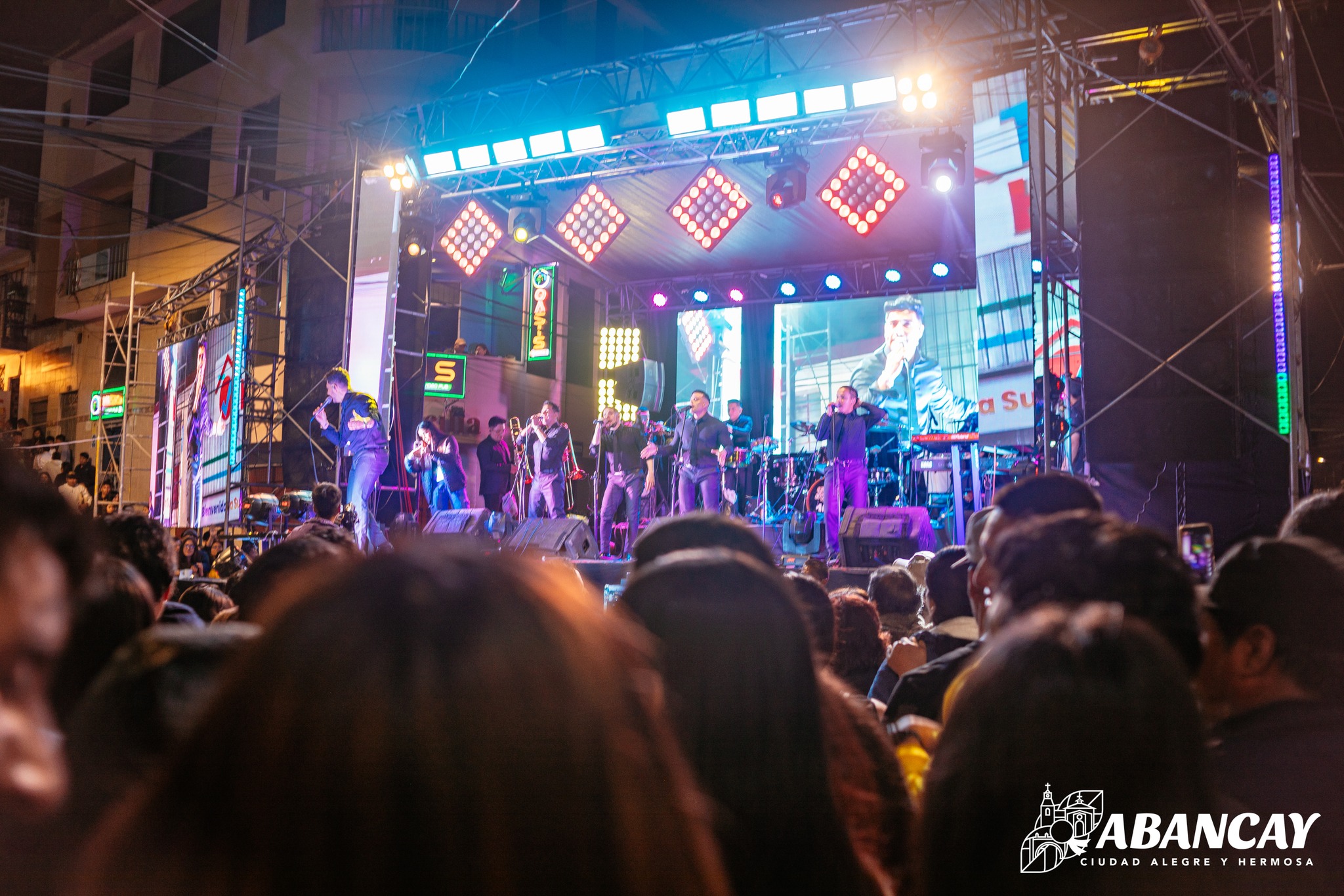 馃煟鈿笍Abancay Celebra Su 150潞 Aniversario Con Una Serenata Inolvidable Que Congreg贸 A Miles En El Parque Micaela Bastidas.馃煟鈿笍