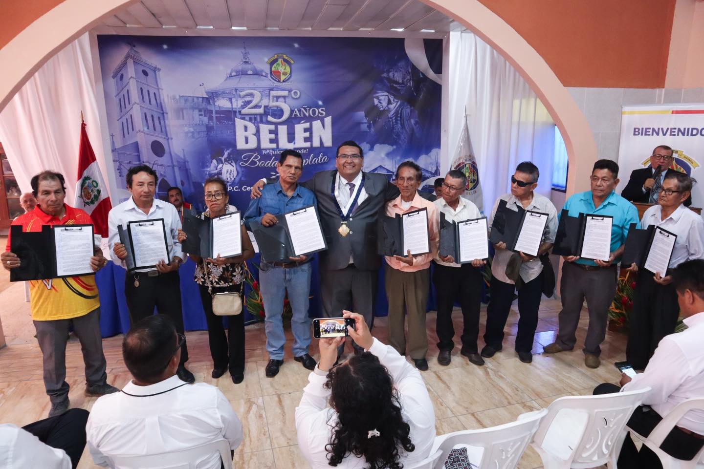 Por los 25º Aniversario del distrito de Belén, el alcalde Cesar Vidaurre Floridas encabezó la Sesión Solemne