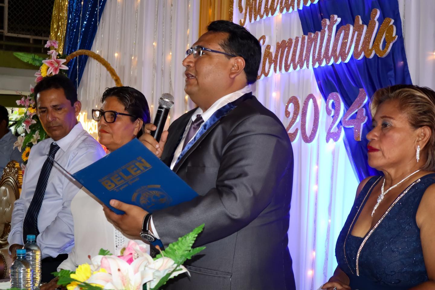 El alcalde Cesar Vidaurre Floridas ofici贸 el Matrimonio Civil Comunitario 2024