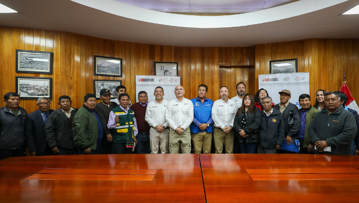 Foto de la reunión donde se brindó información del estado situacional del mega proyecto Juliaca.