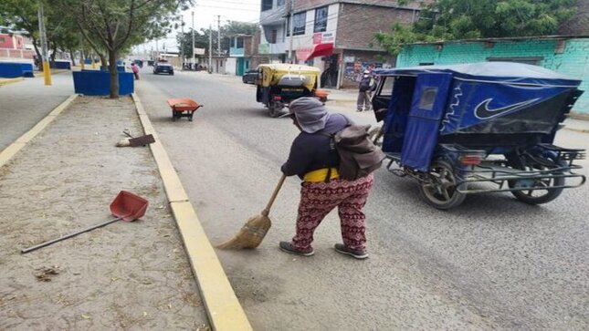 Limpieza y desarenado en la Av. Tangarará