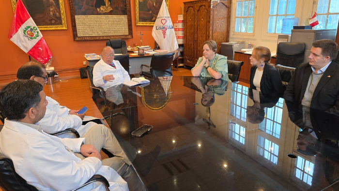 Embajada de Alemania visitó el Hospital Loayza en jornada quirúrgica