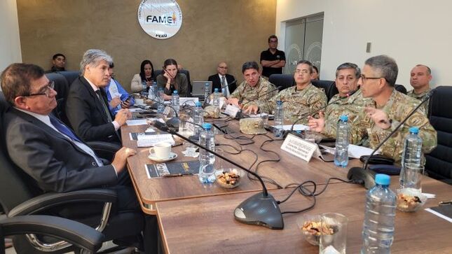 Audiencia en la sala de Directorio de FAME