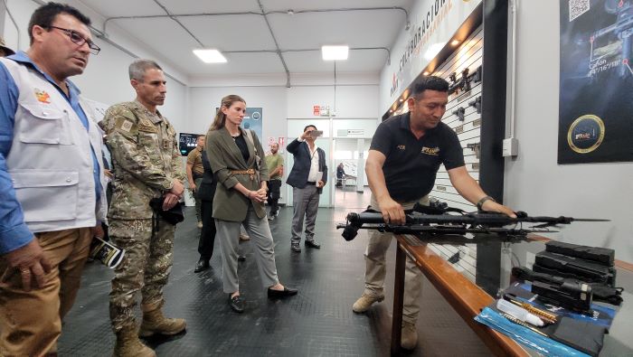 Visita de la comisión de Defensa a la Planta de Fusiles FAME