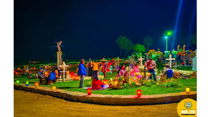 Encendido de luminarias en el Cementerio Municipal de Mejía, 01 de noviembre Día de todos los santos